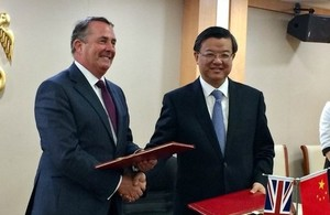 The Secretary of State is pictured with Ni Yuefeng, Minister of the General Administration of Customs of China.